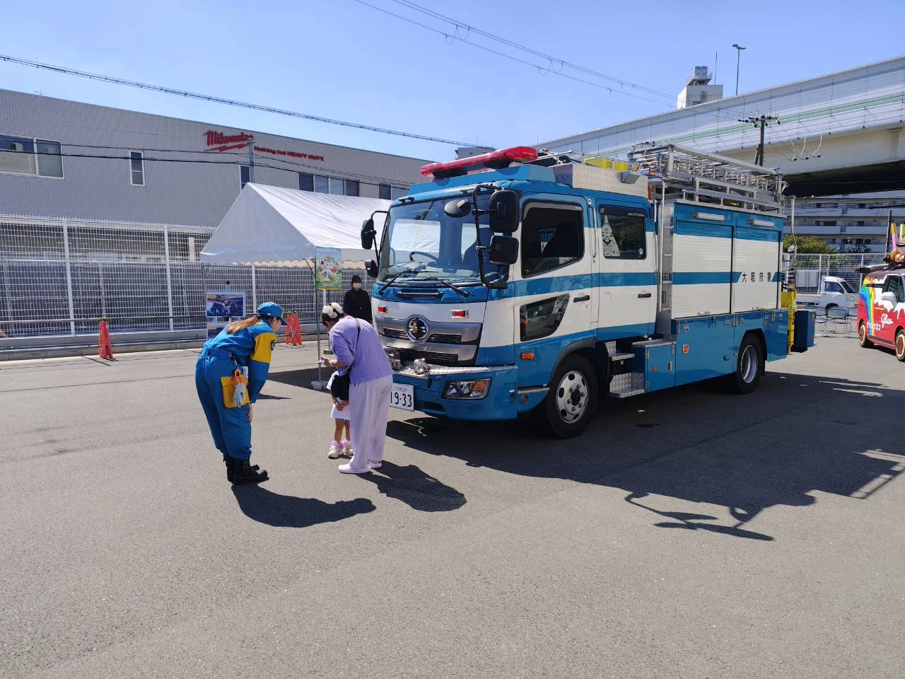 警察車両展示