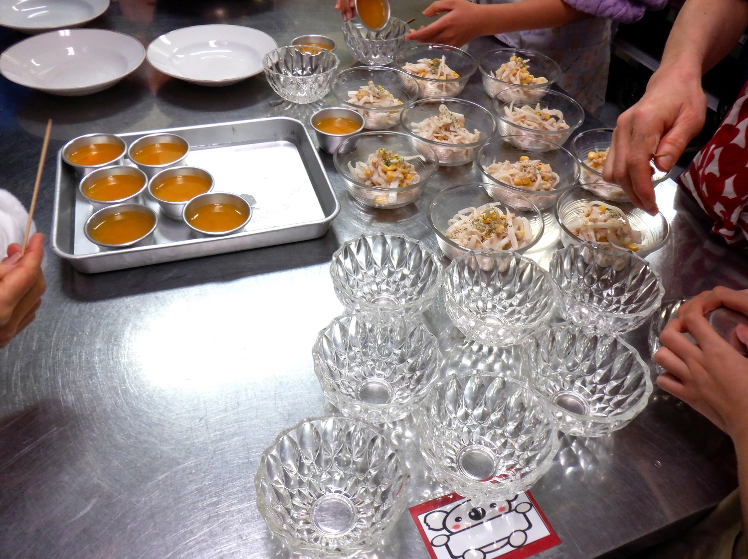 料理盛り付けの様子