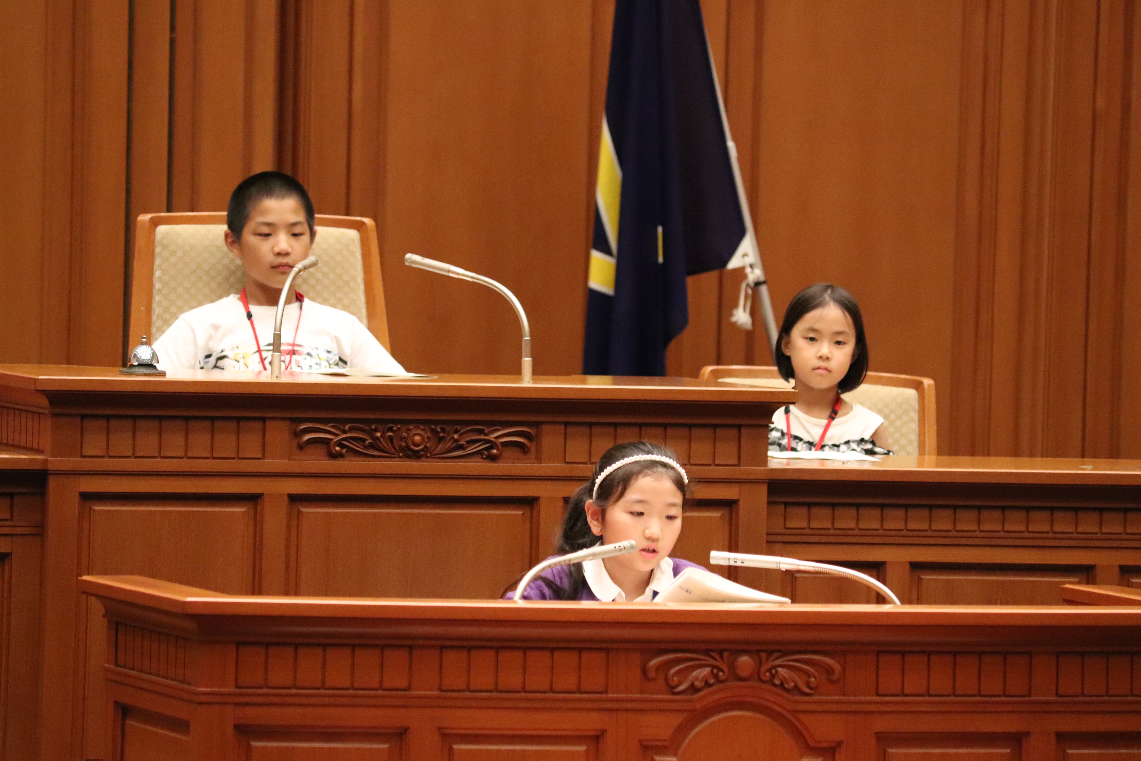 本会議場での答え合わせの様子1