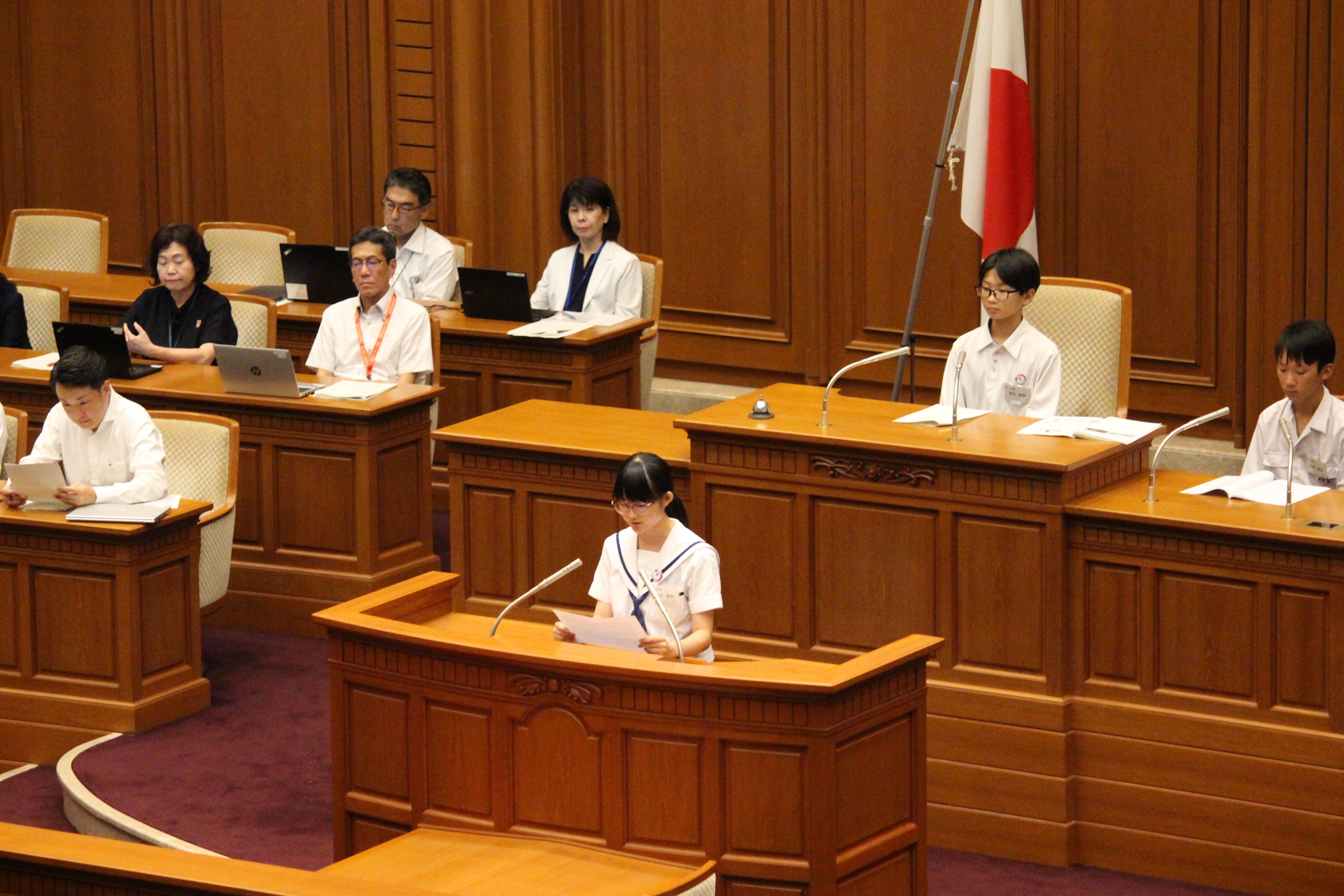 子ども議員の質問の様子