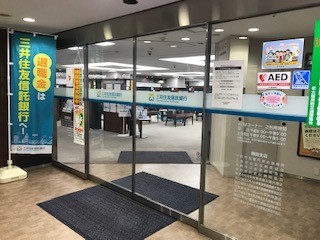 三井住友信託銀行梅田支店入口の写真