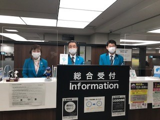三井住友信託銀行梅田支店の総合受付の写真
