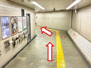 地下通路を道なり