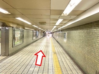 谷町線へ向かう通路
