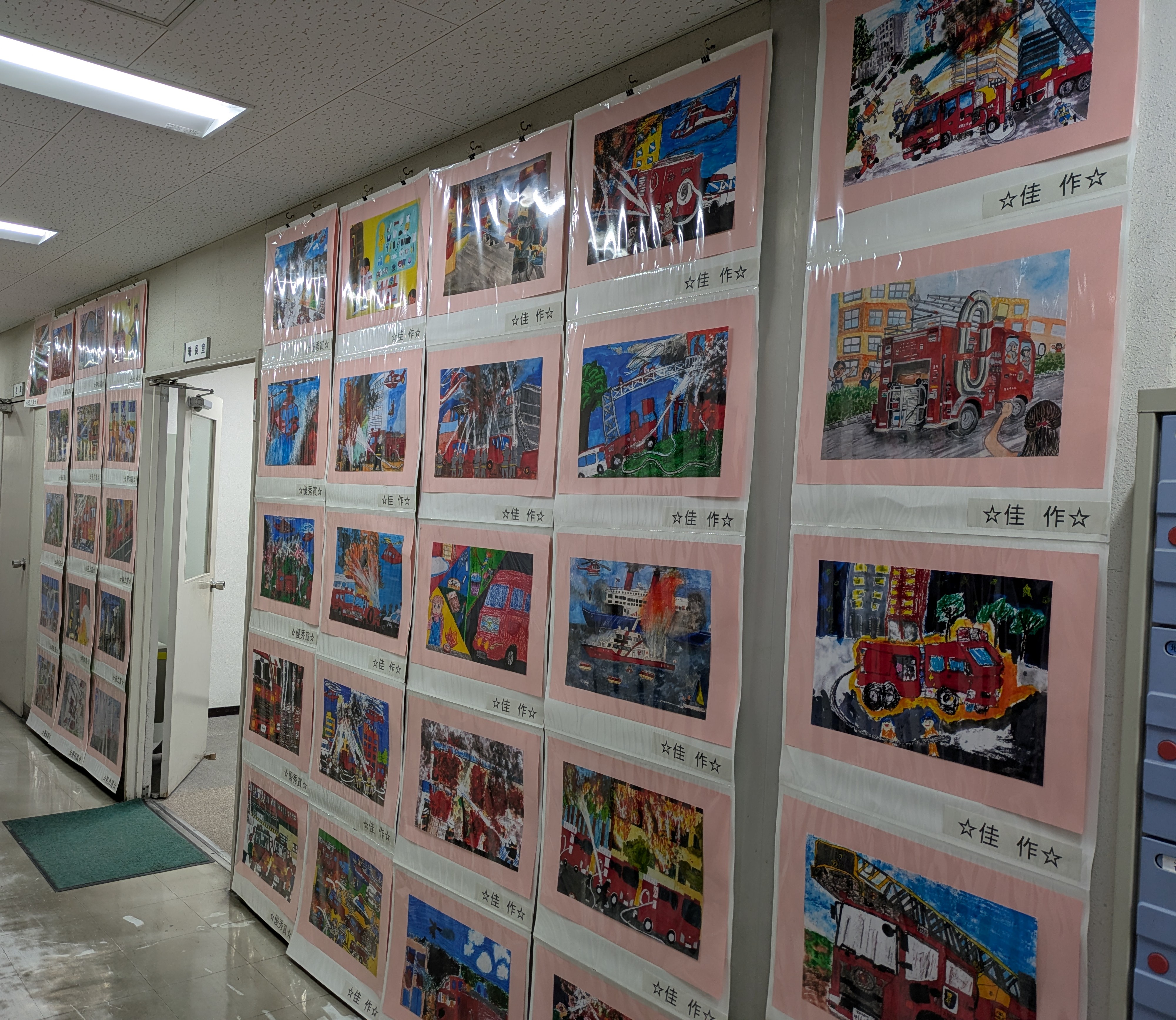 図画展示イメージ