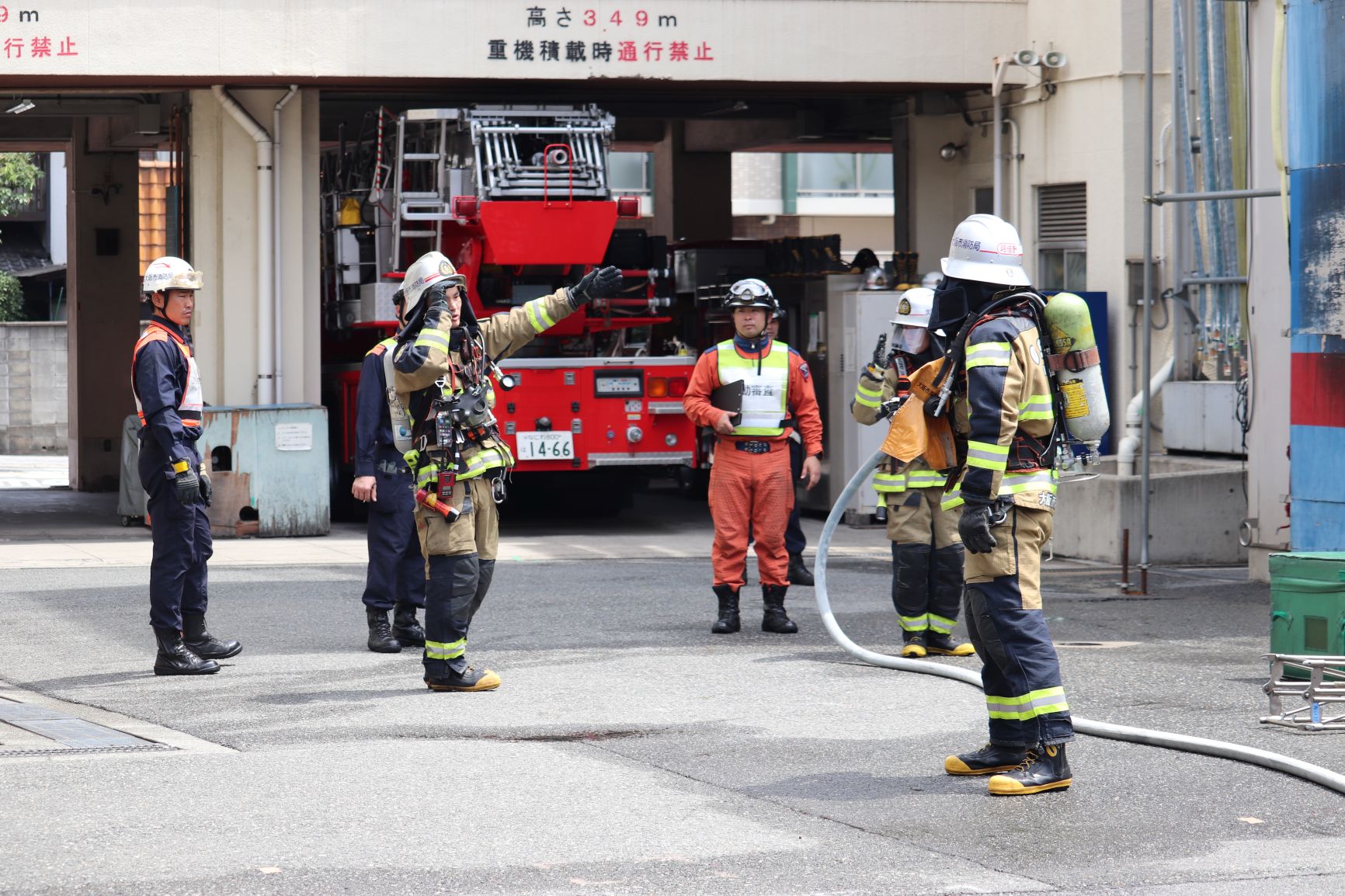 放水を指示しています