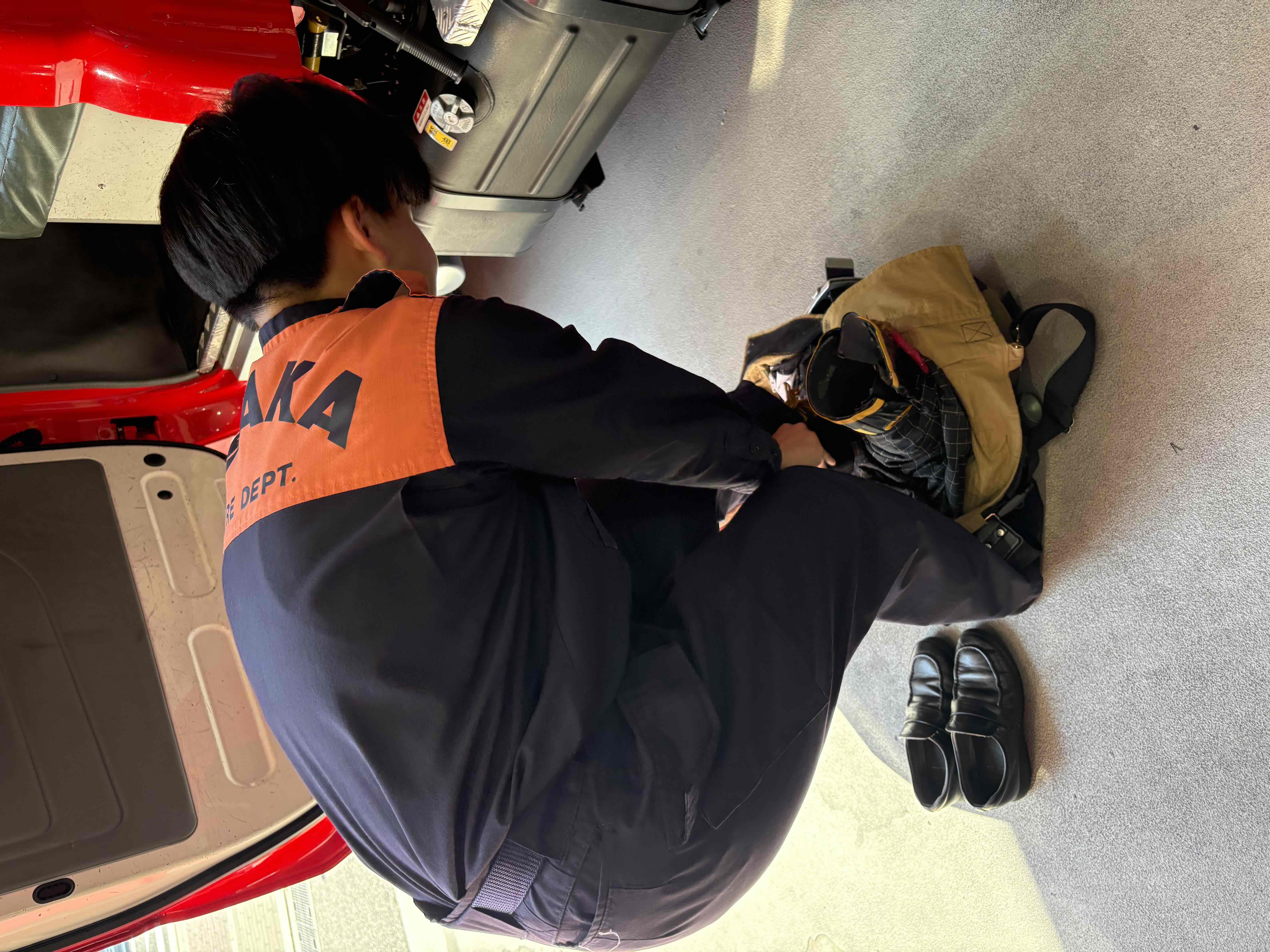 1長靴をはきます