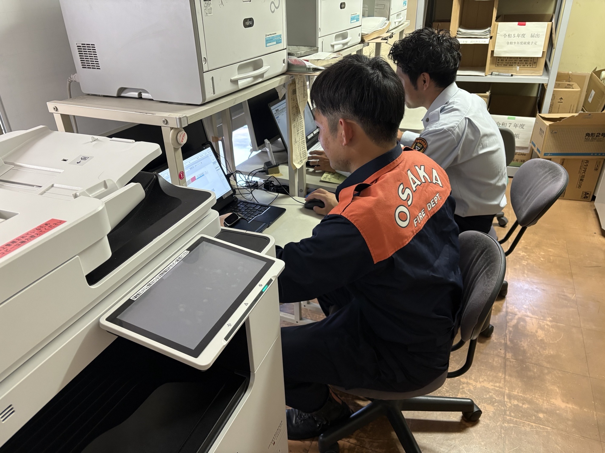 事務処理をしているところ