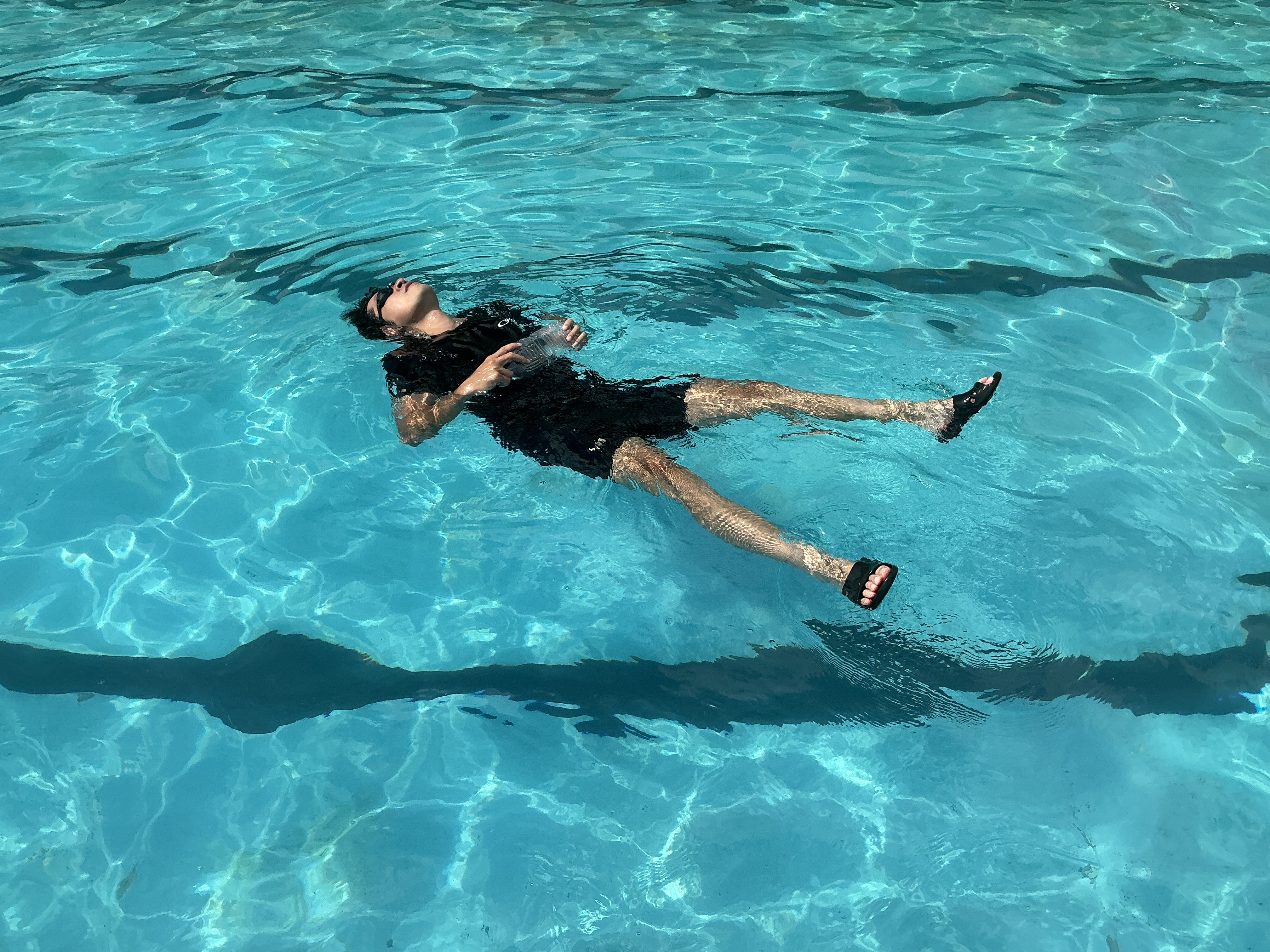 ペットボトルで浮いているところ