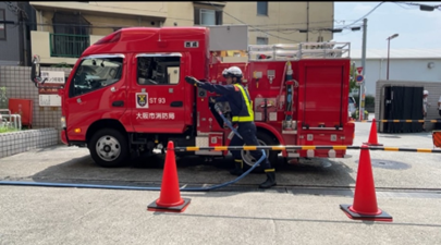 放水指示を受ける隊員
