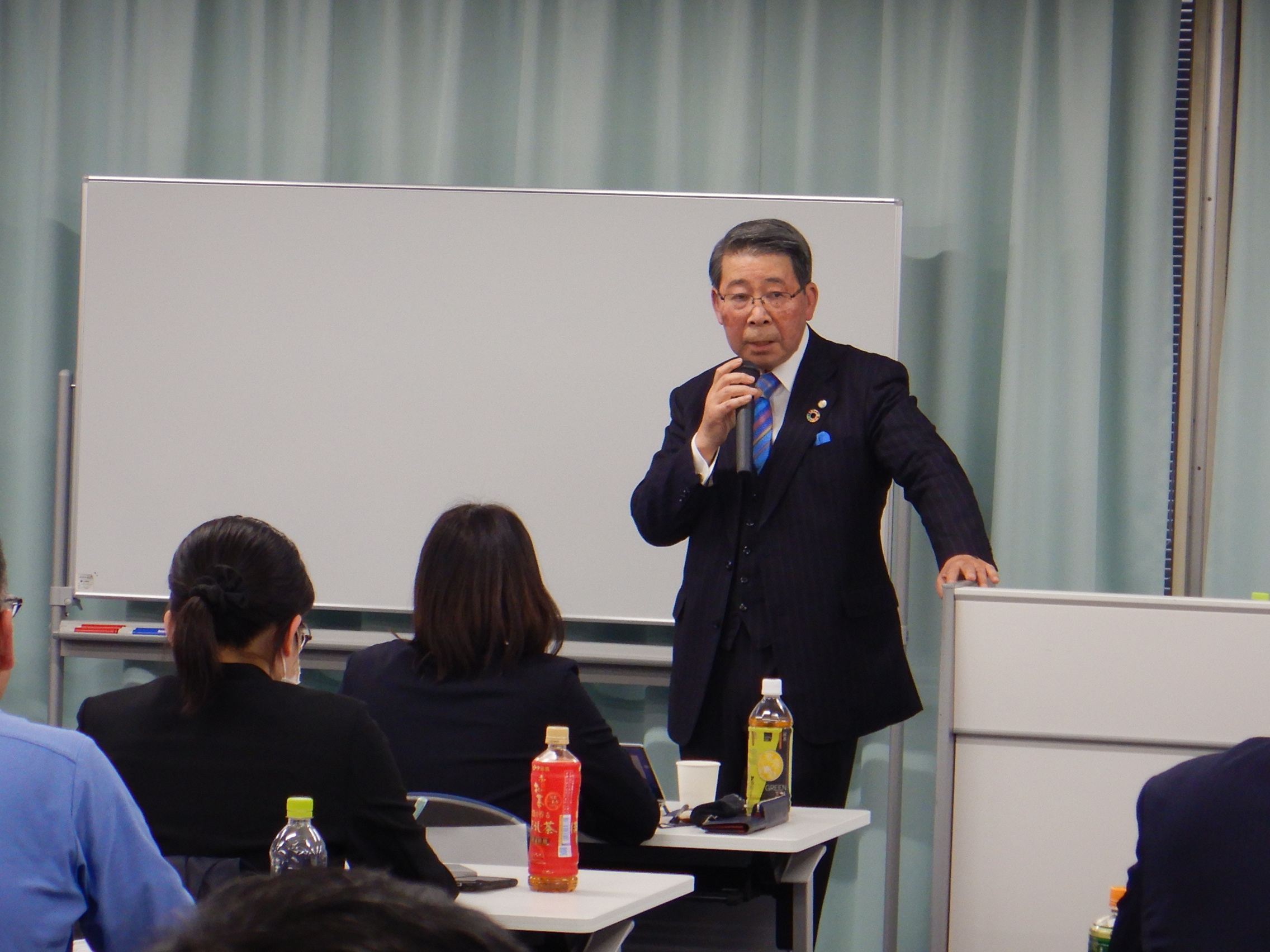 吉村様のご講演の様子