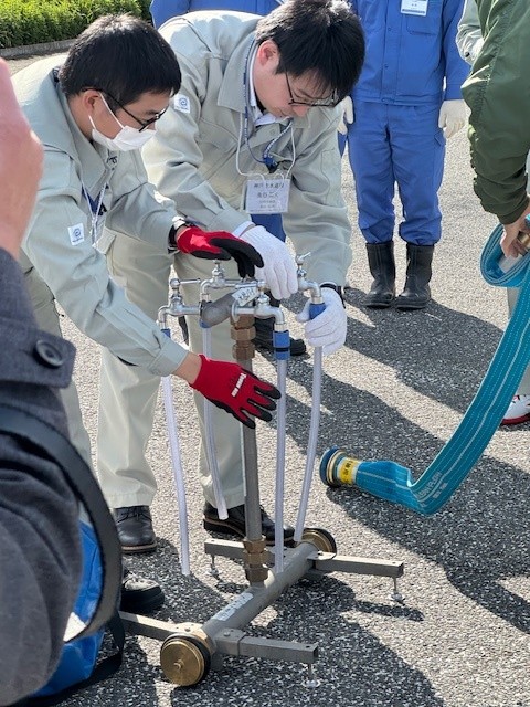 各都市応急給水資器材の意見交換時の写真1枚目