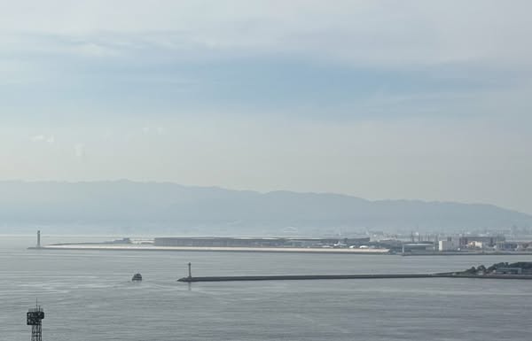 南港発電所から大阪・関西万博会場を望む