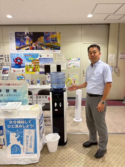 涼ん処と区長の写真