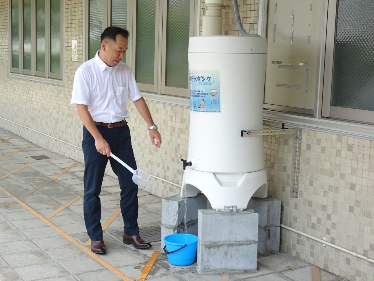 打ち水の様子3