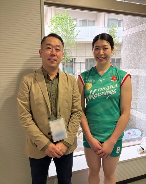 大阪マーヴェラスの選手の方と藤井区長の写真
