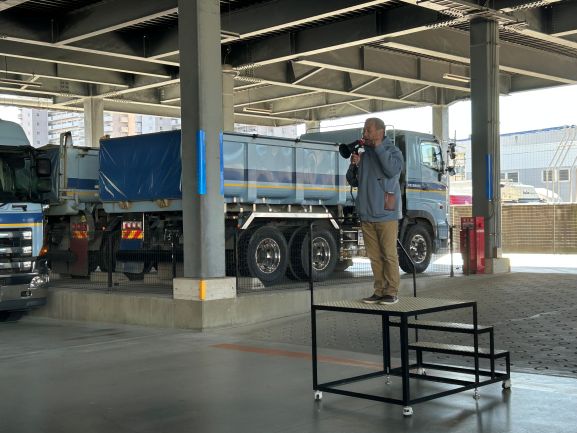 あいさつの様子