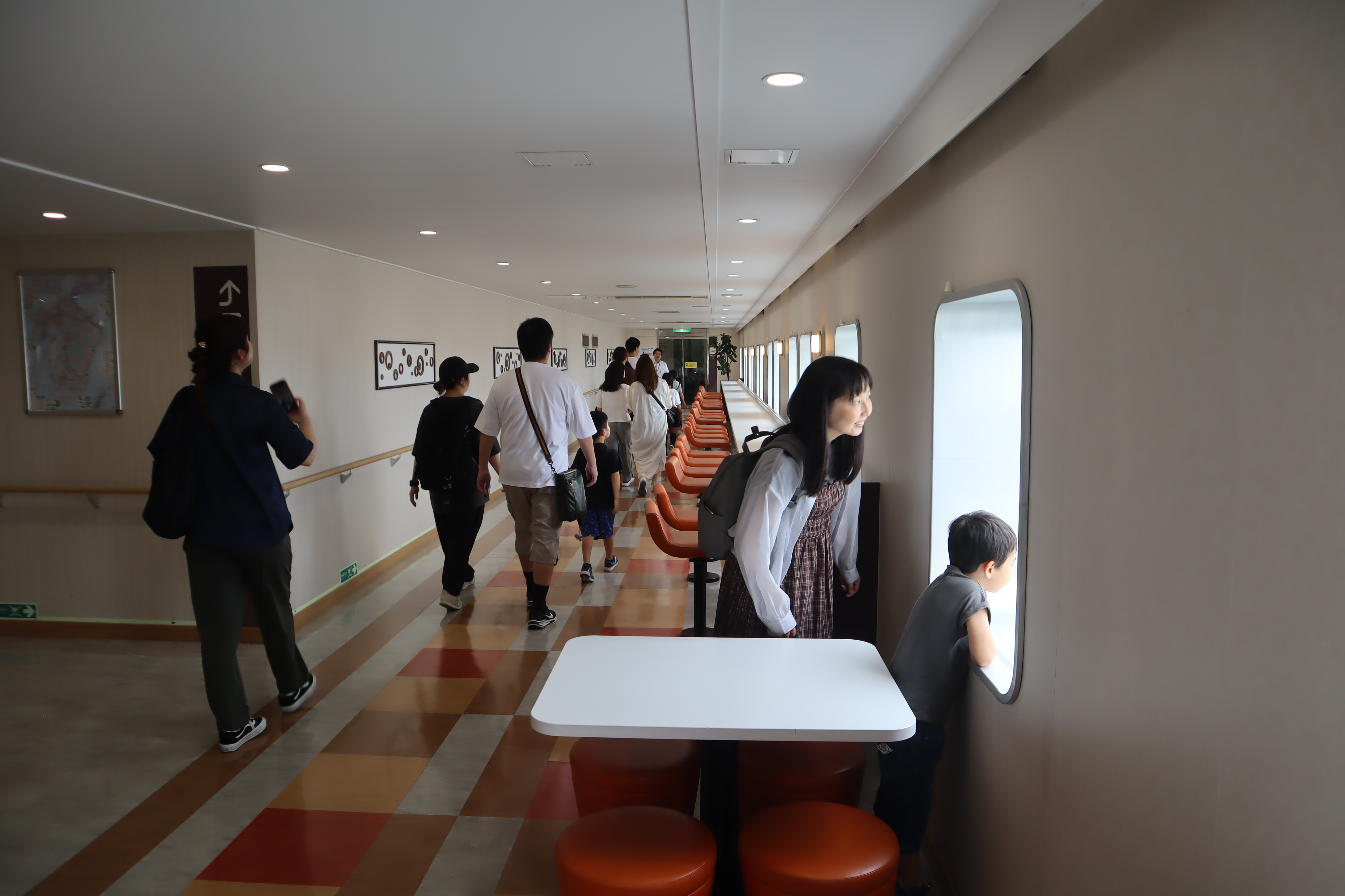 船内見学会の様子2