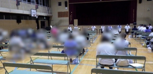 南港桜小にて開催された、学校再編（小学校の統合）に向けた住民説明会の様子