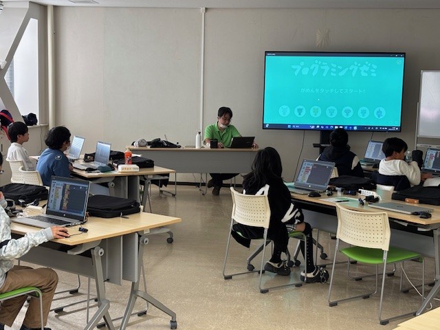 令和7年のプログラミング教室の様子