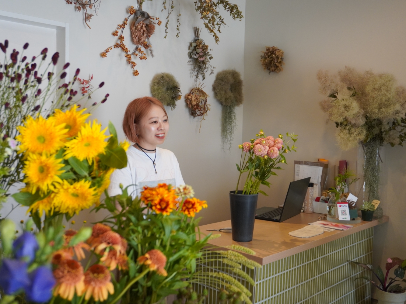 店内の花々の様子を撮影した写真1枚目