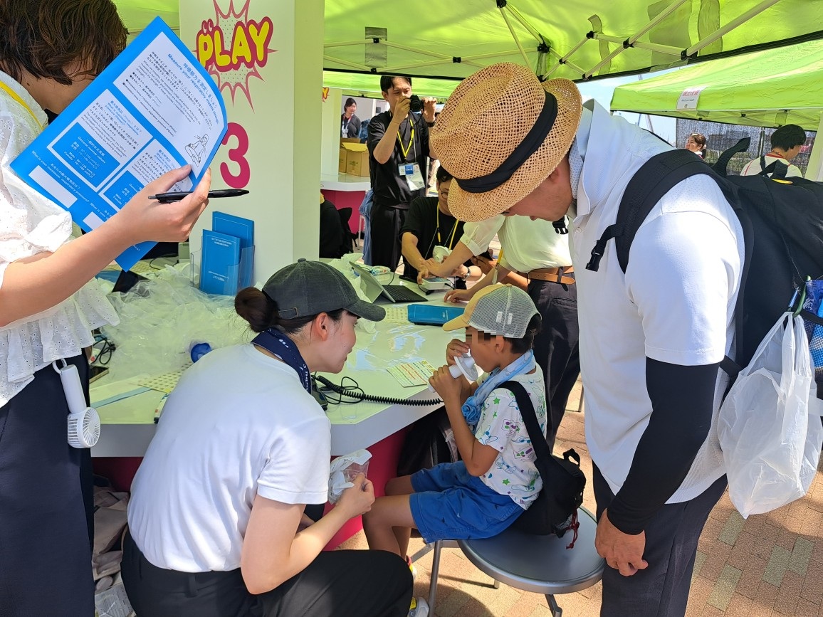 「呼吸筋測定体験」の様子