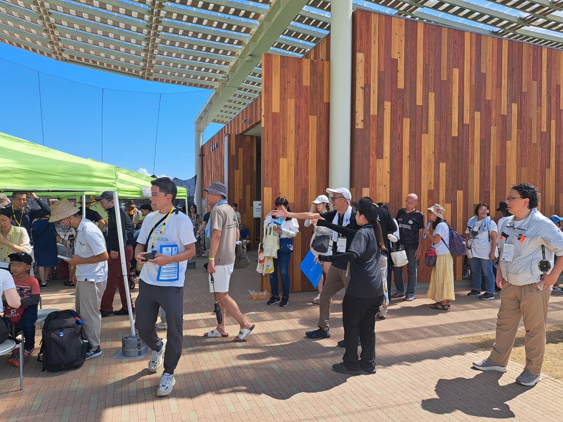 「呼吸筋測定体験」の順番を待つ列