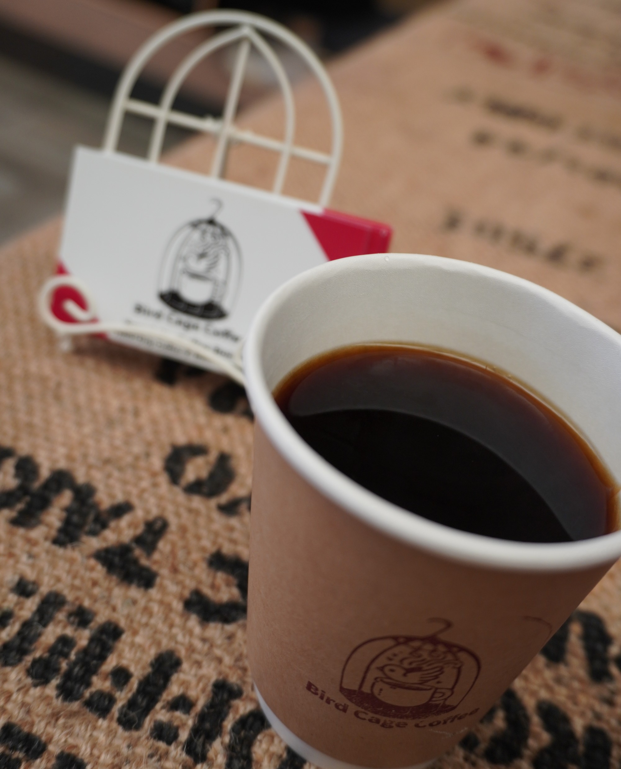 コップに入ったコーヒーの画像