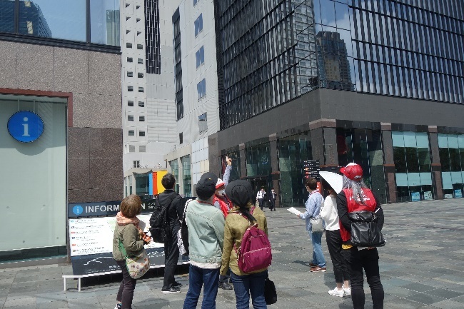 まち歩きの様子2