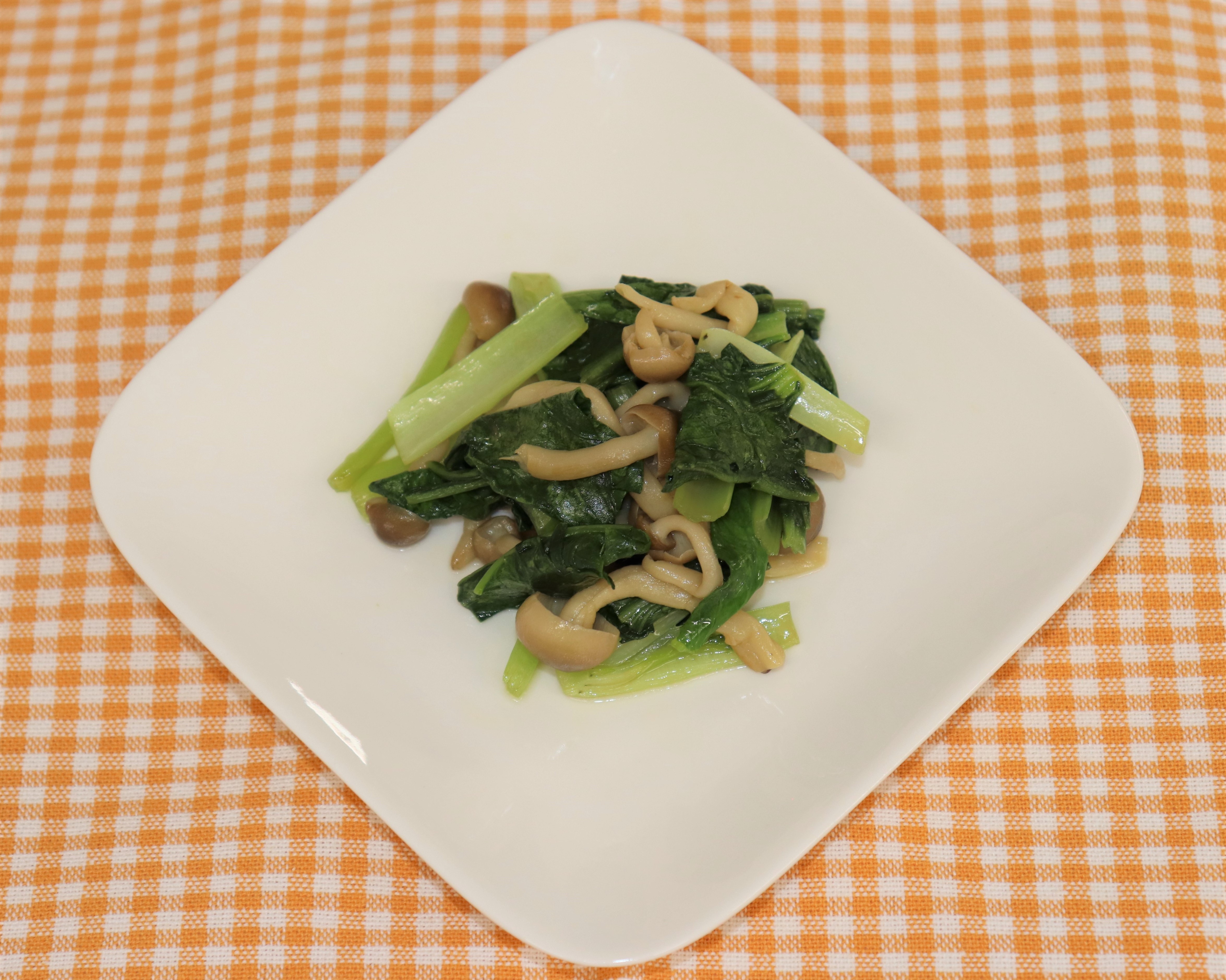 小松菜としめじの炒め物