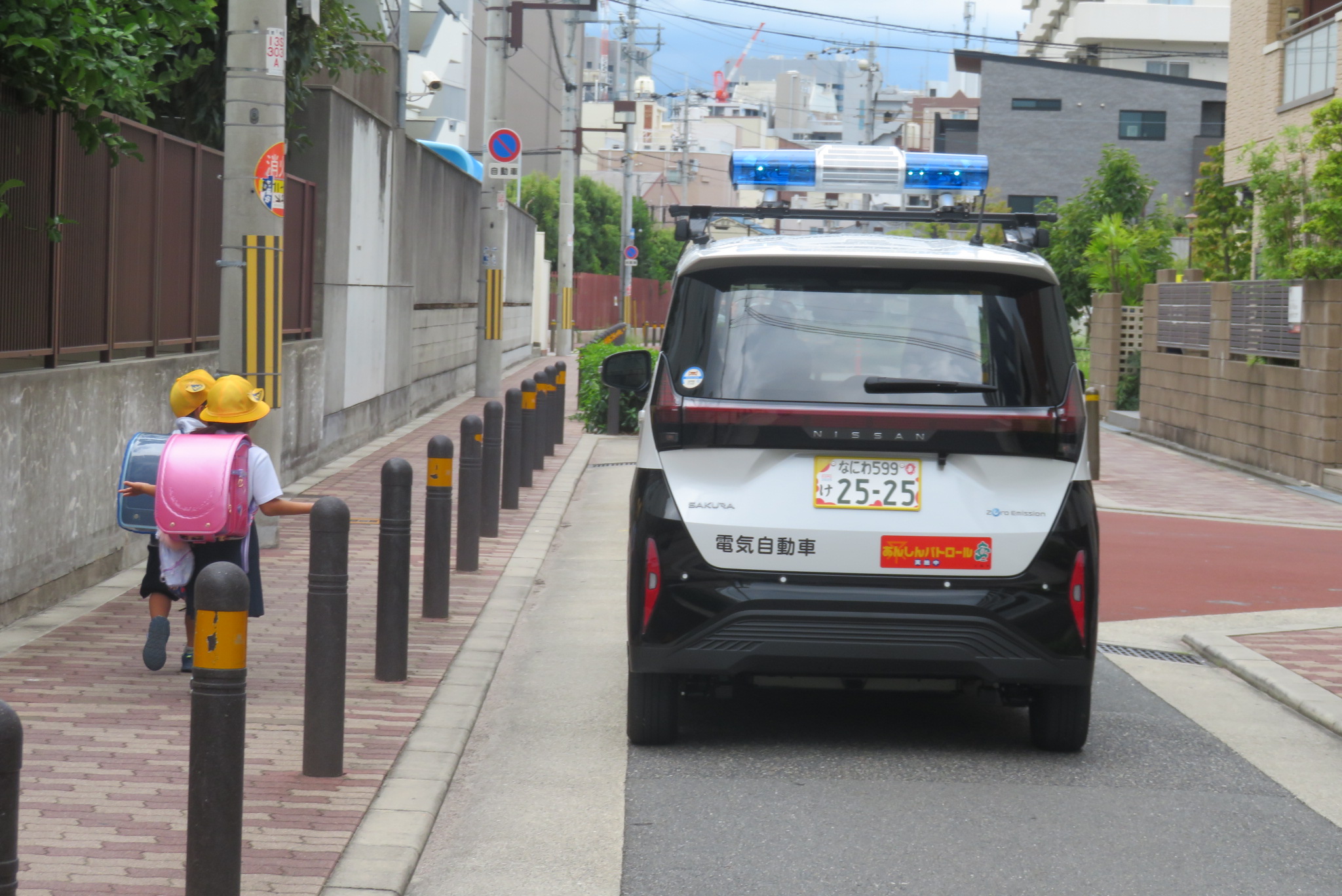 青パトの後ろ写真