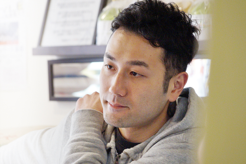 真剣なまなざしの敏広さん