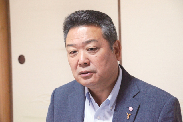 里親になった経緯について語る梅原さん