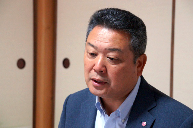 「心を受け入れる」ことについて語る梅原さん