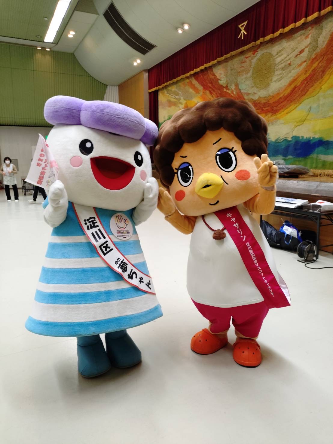 マスコットキャラクターの夢ちゃんとキャサリン