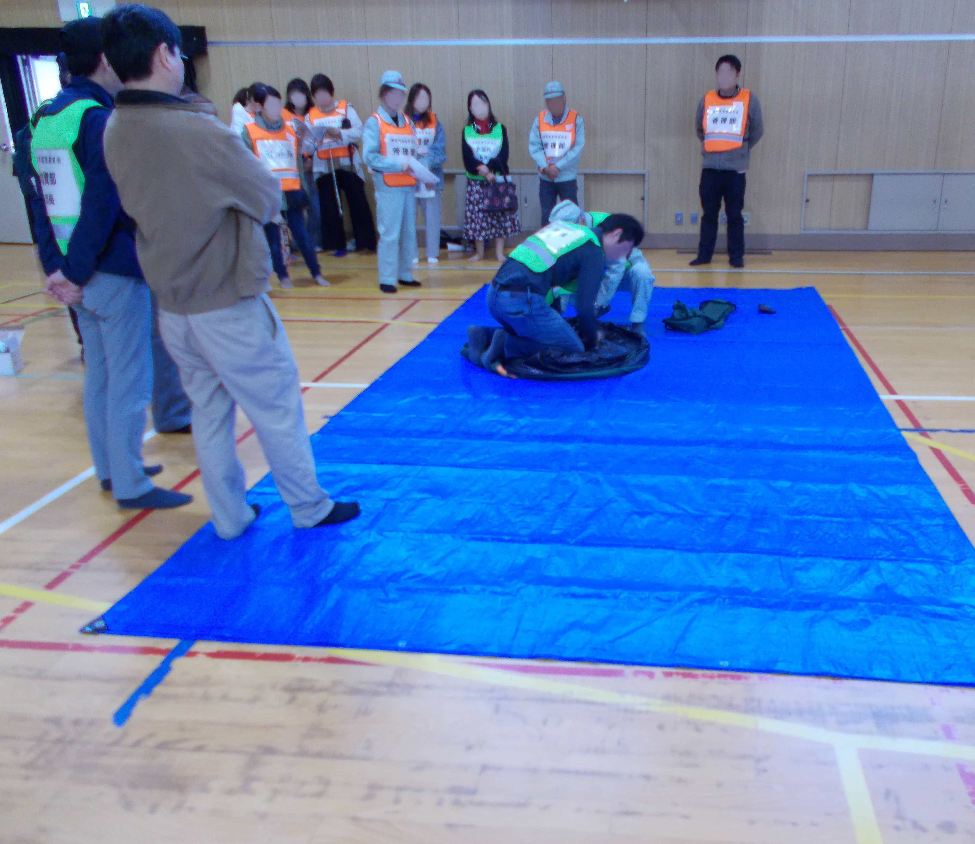 講堂テント設営訓練の様子