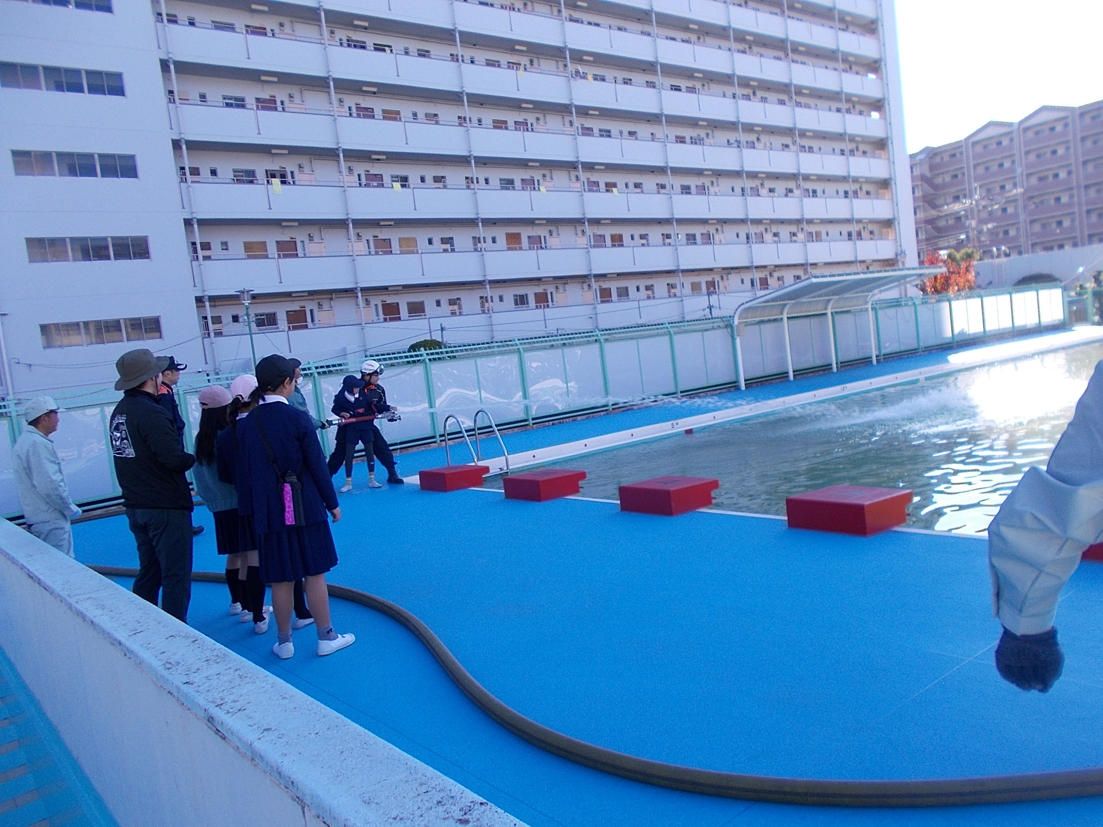 可搬式ポンプ操作訓練の様子