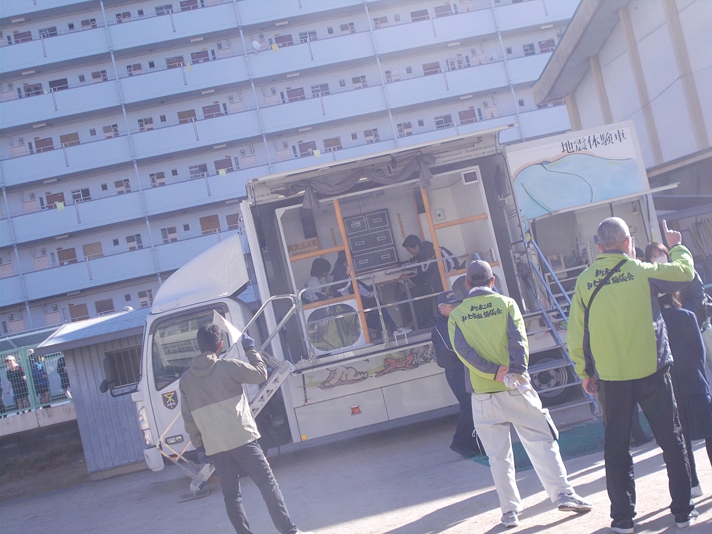 起震車体験の様子