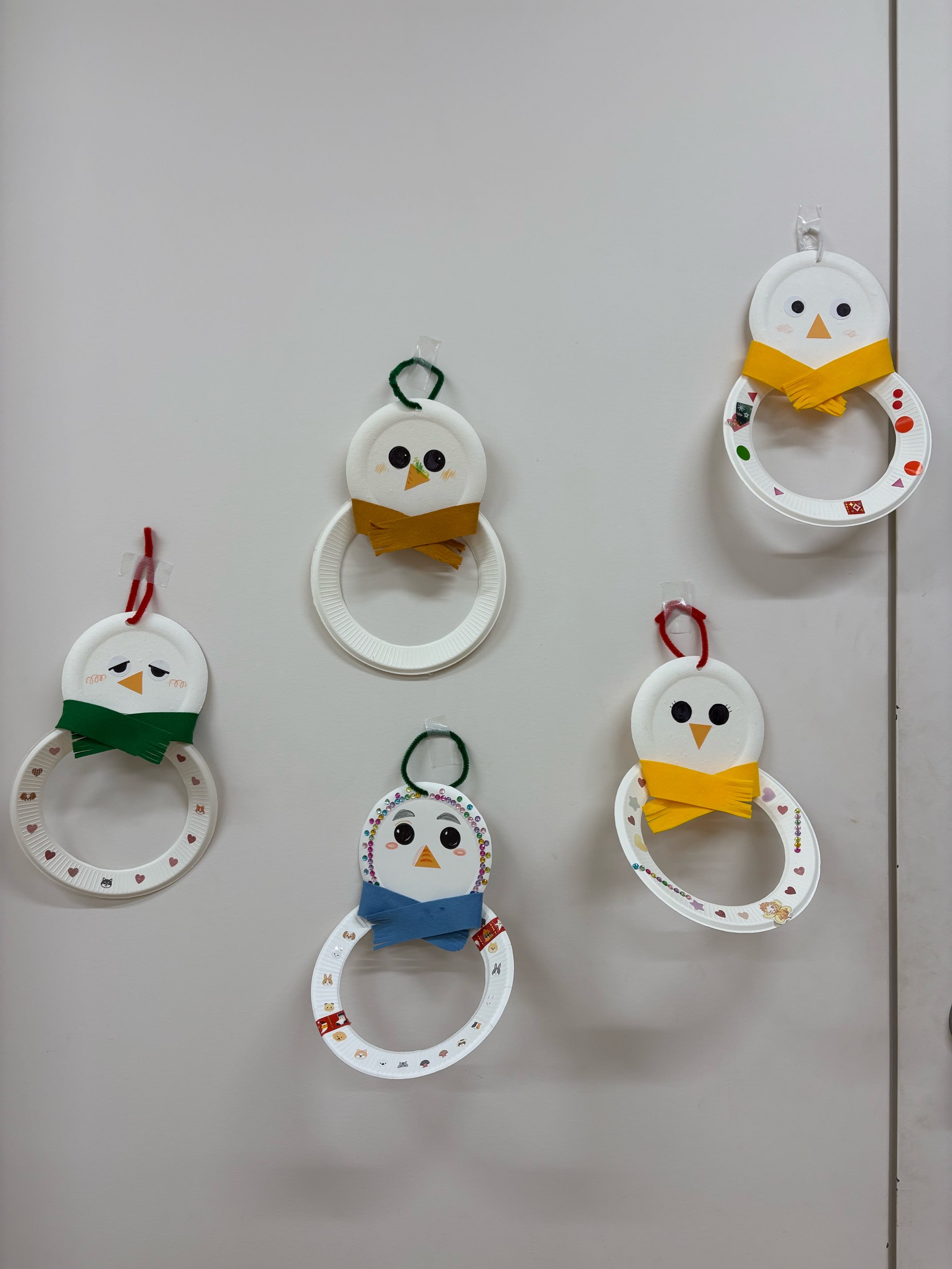 完成した雪だるまリース