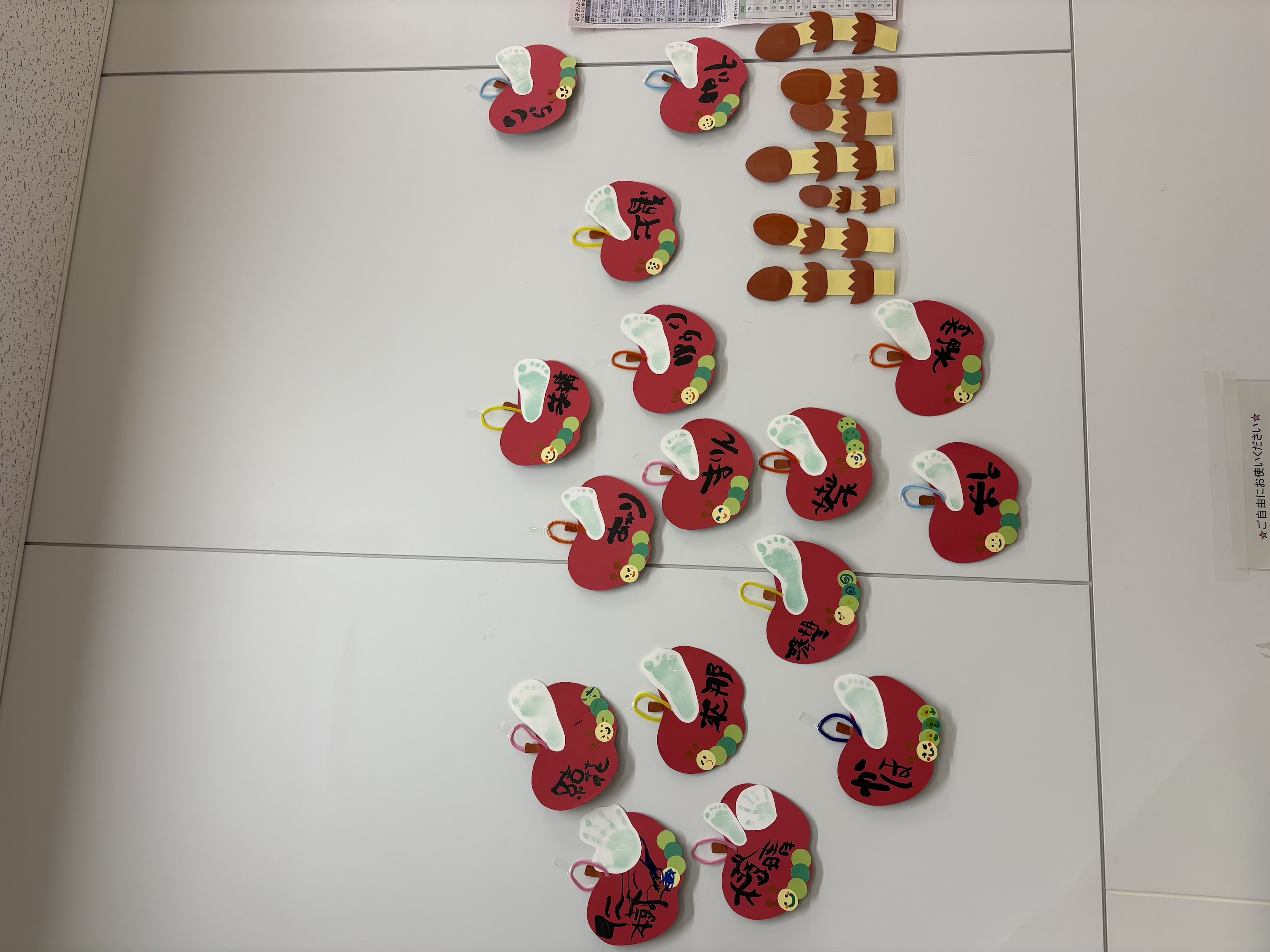 完成した「りんごとあおむし」の作品