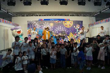 BAKIBAKIさんと古川区長と子供たち