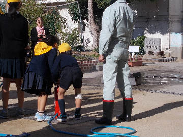 水消火器訓練のようす