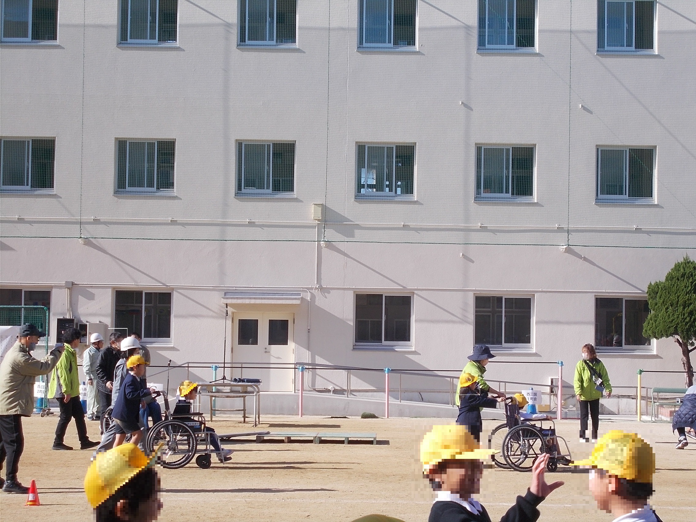 車いす体験のようす