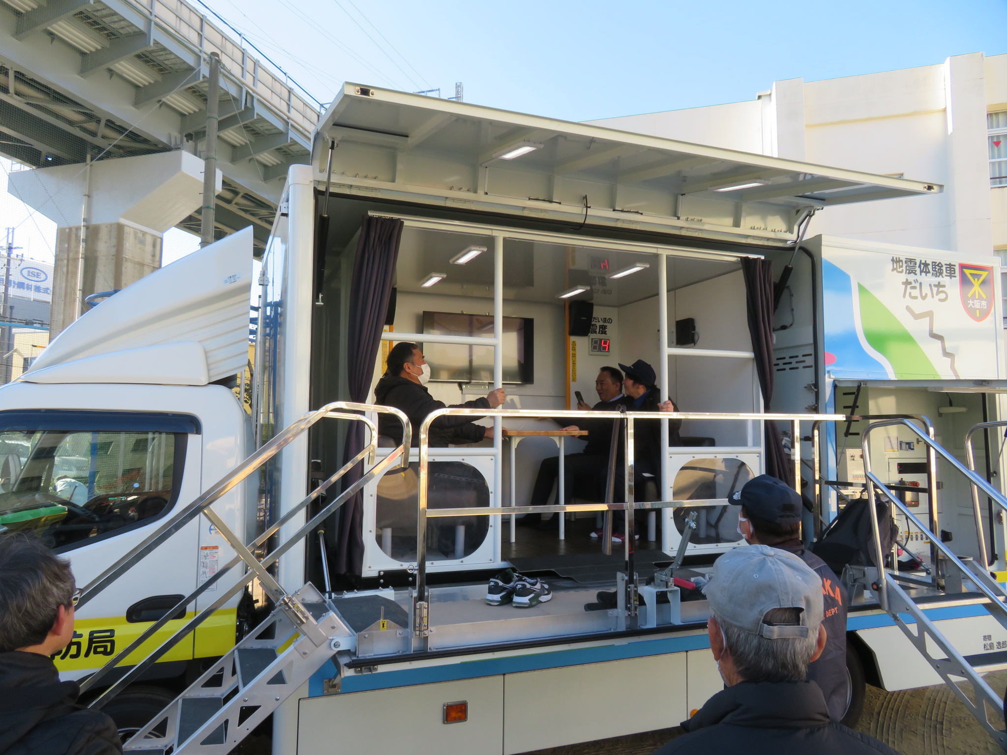 起震車体験の様子