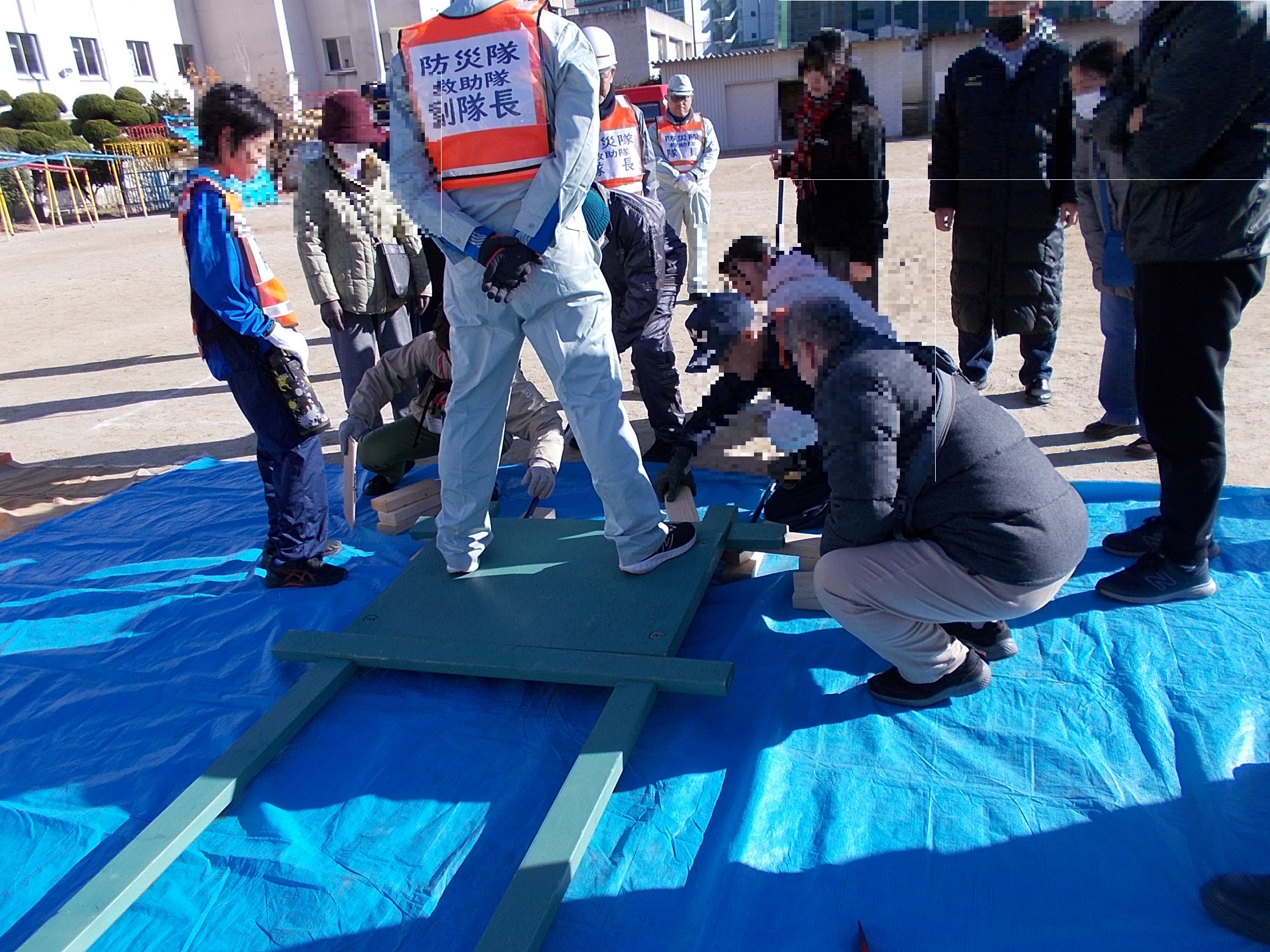 瓦礫救出の様子
