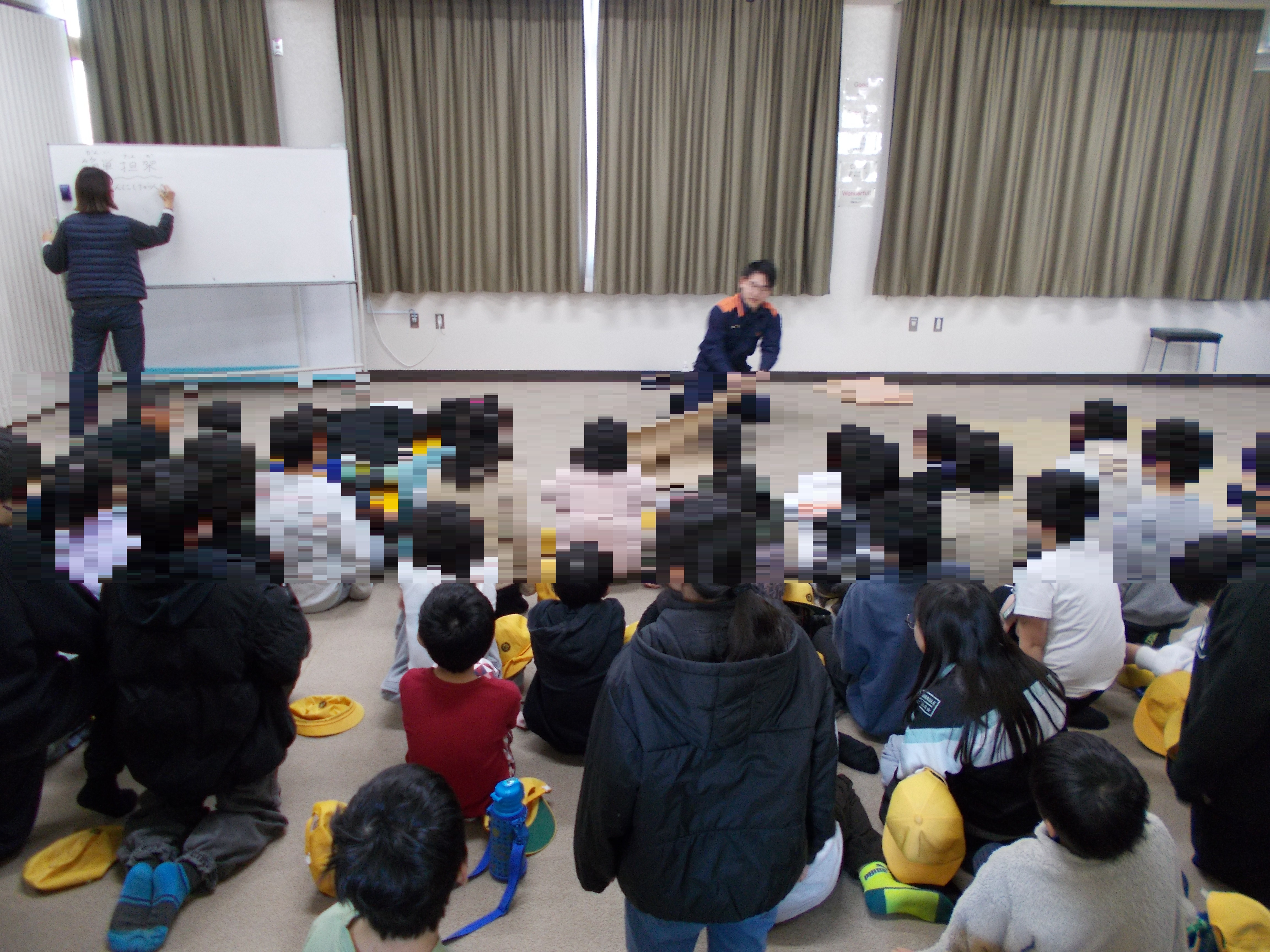 負傷者搬送訓練の様子