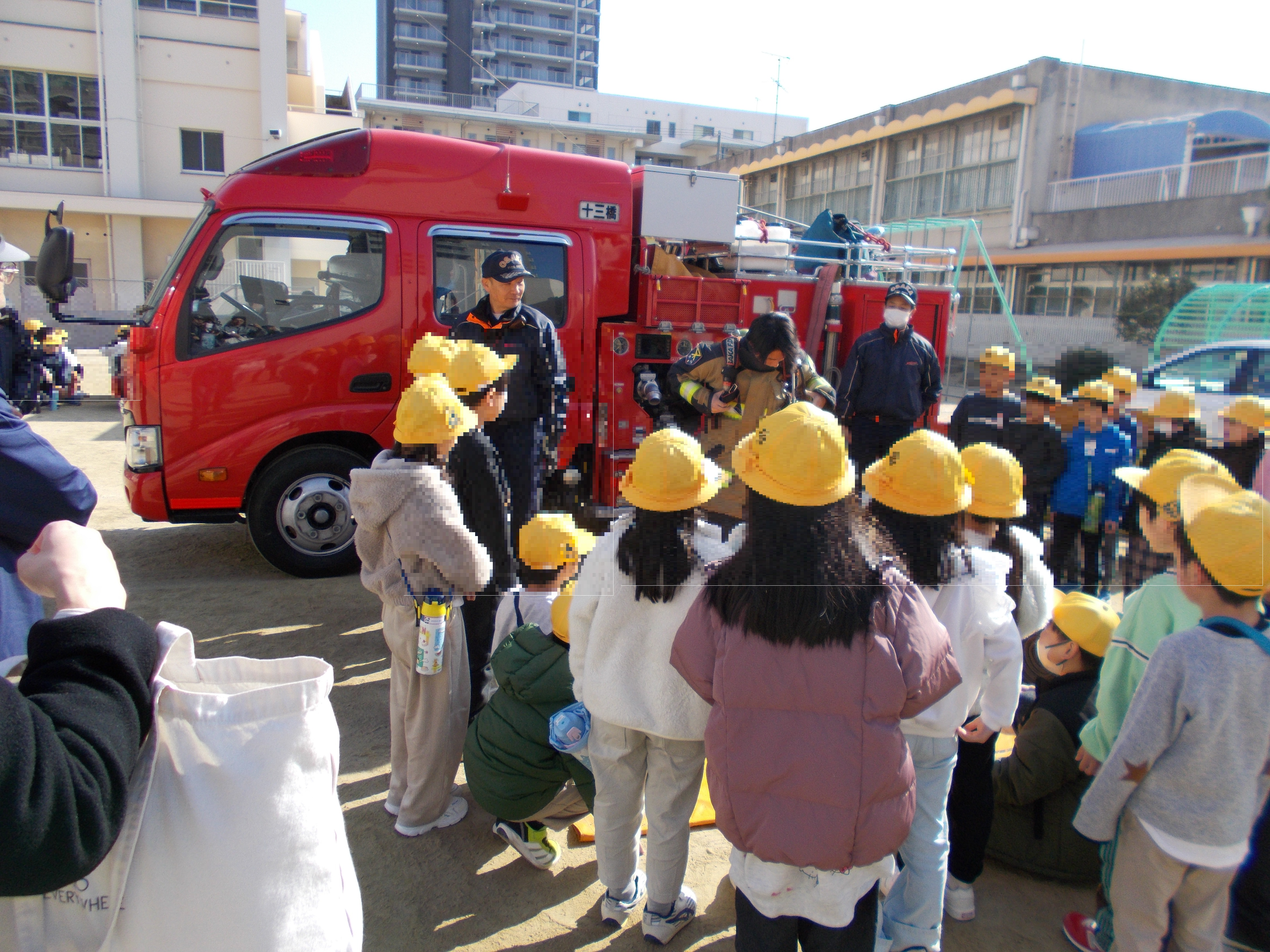 緊急車両見学の様子