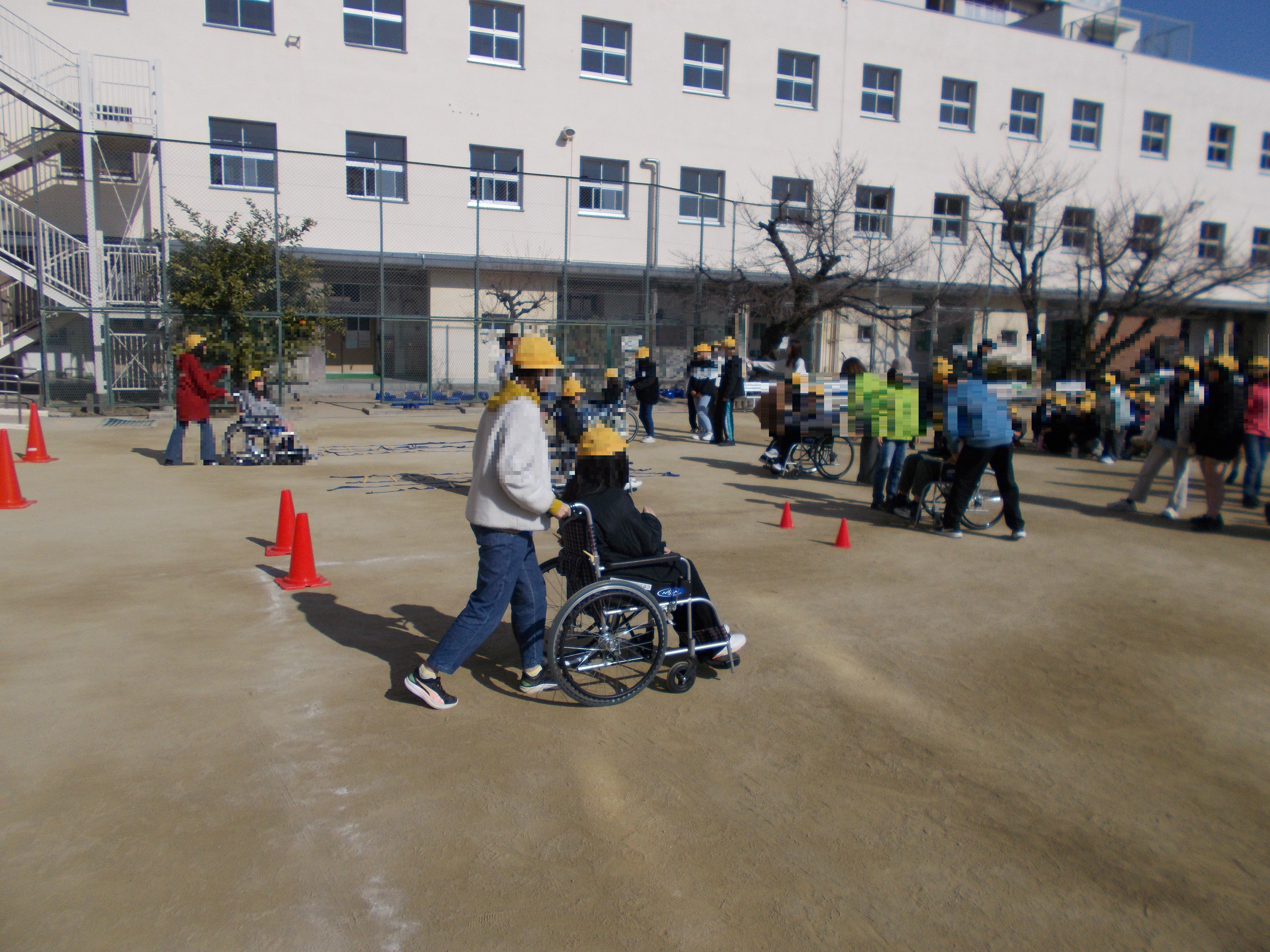 車いす体験の様子