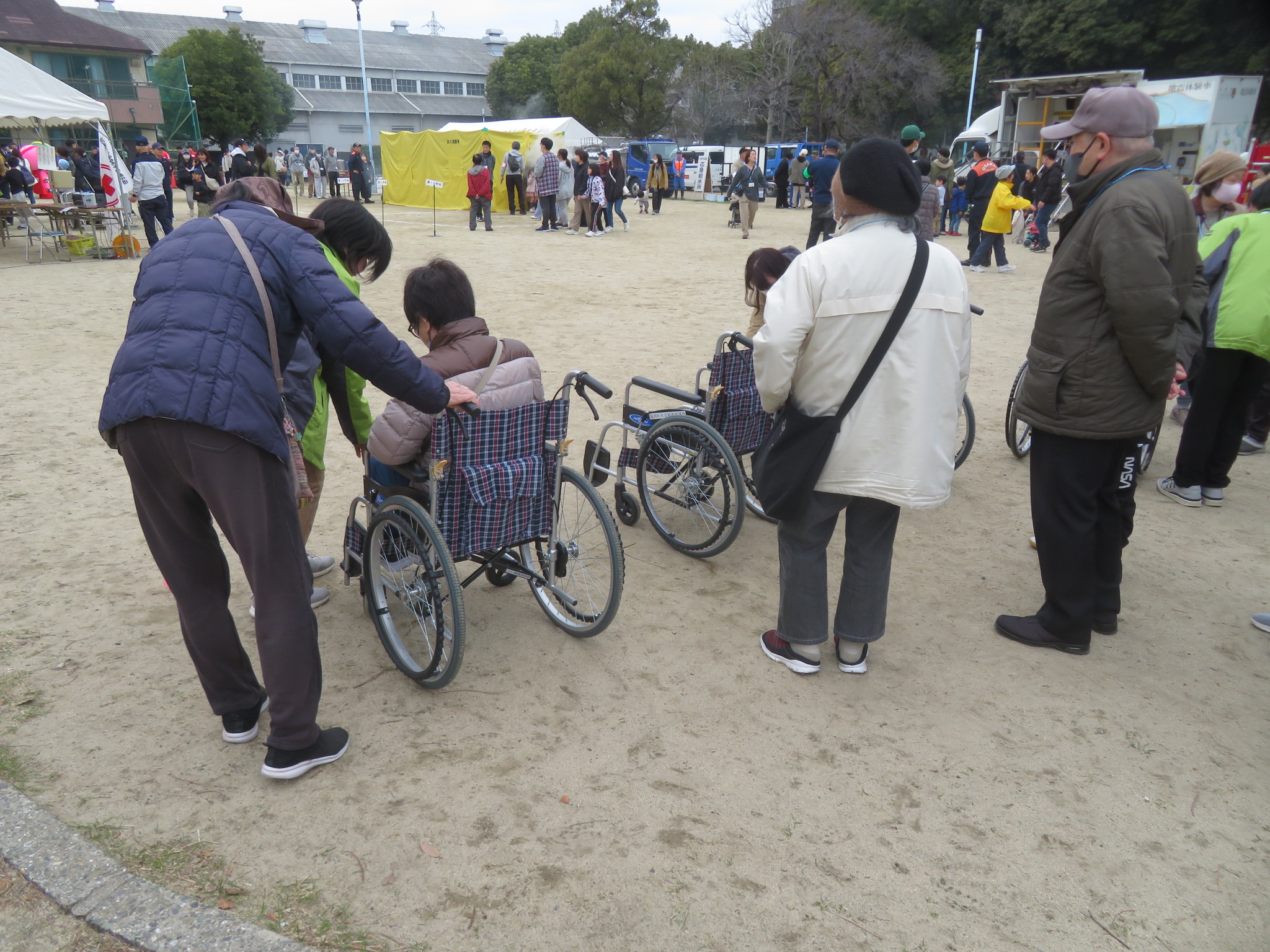 車いすでの搬送