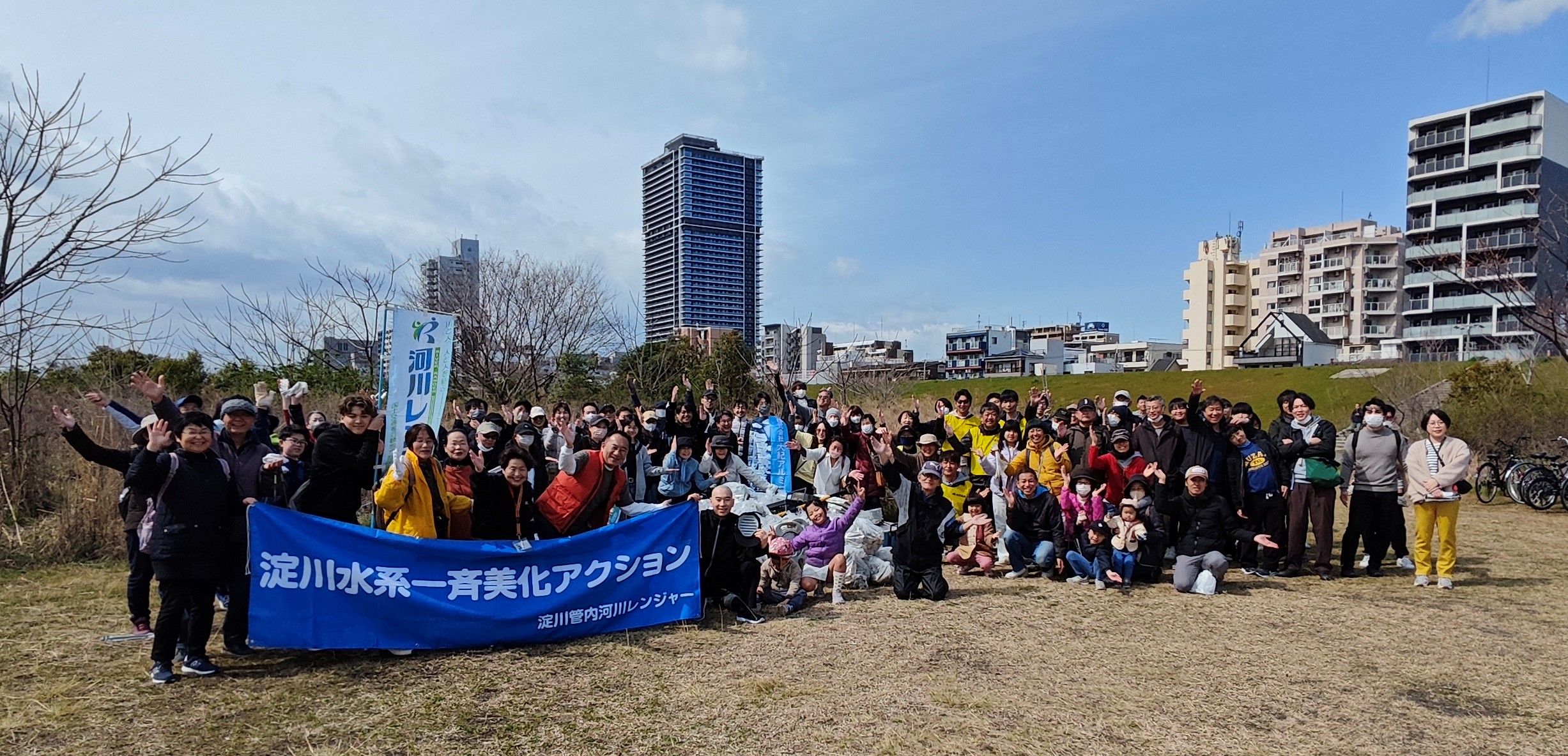 参加者と区長の写真